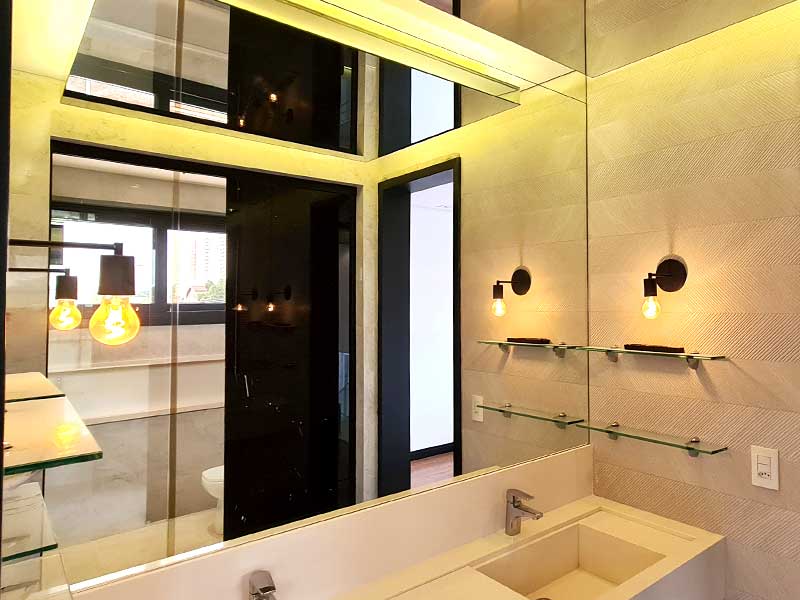 espelho-banheiro-com-espelho-no-teto-1